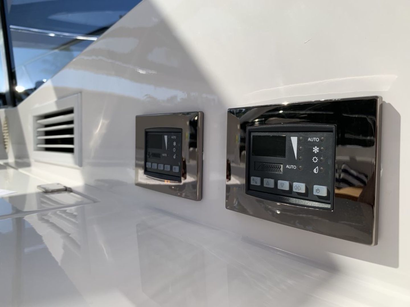2014 Sunseeker San Remo - Image 12