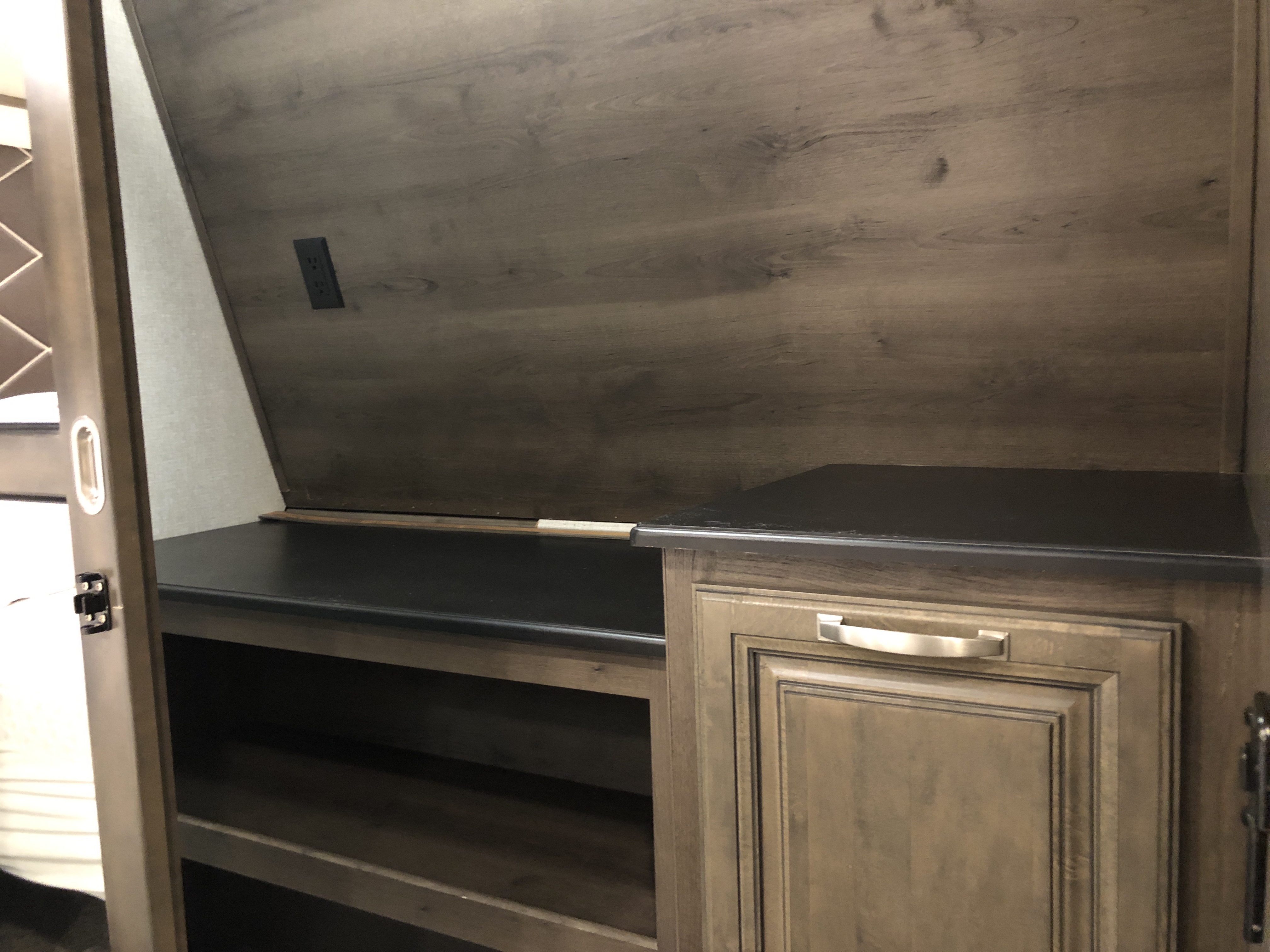 2019 Keystone Montana 3121RL - Image 24