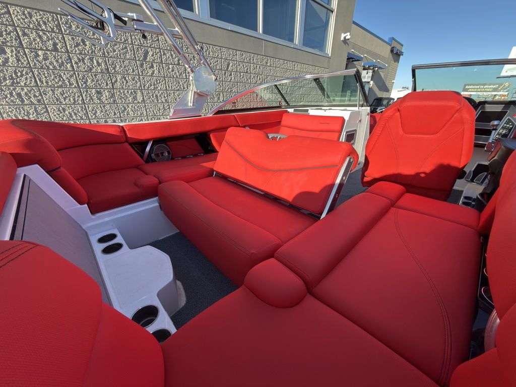 2019 MasterCraft XT22 - Image 50