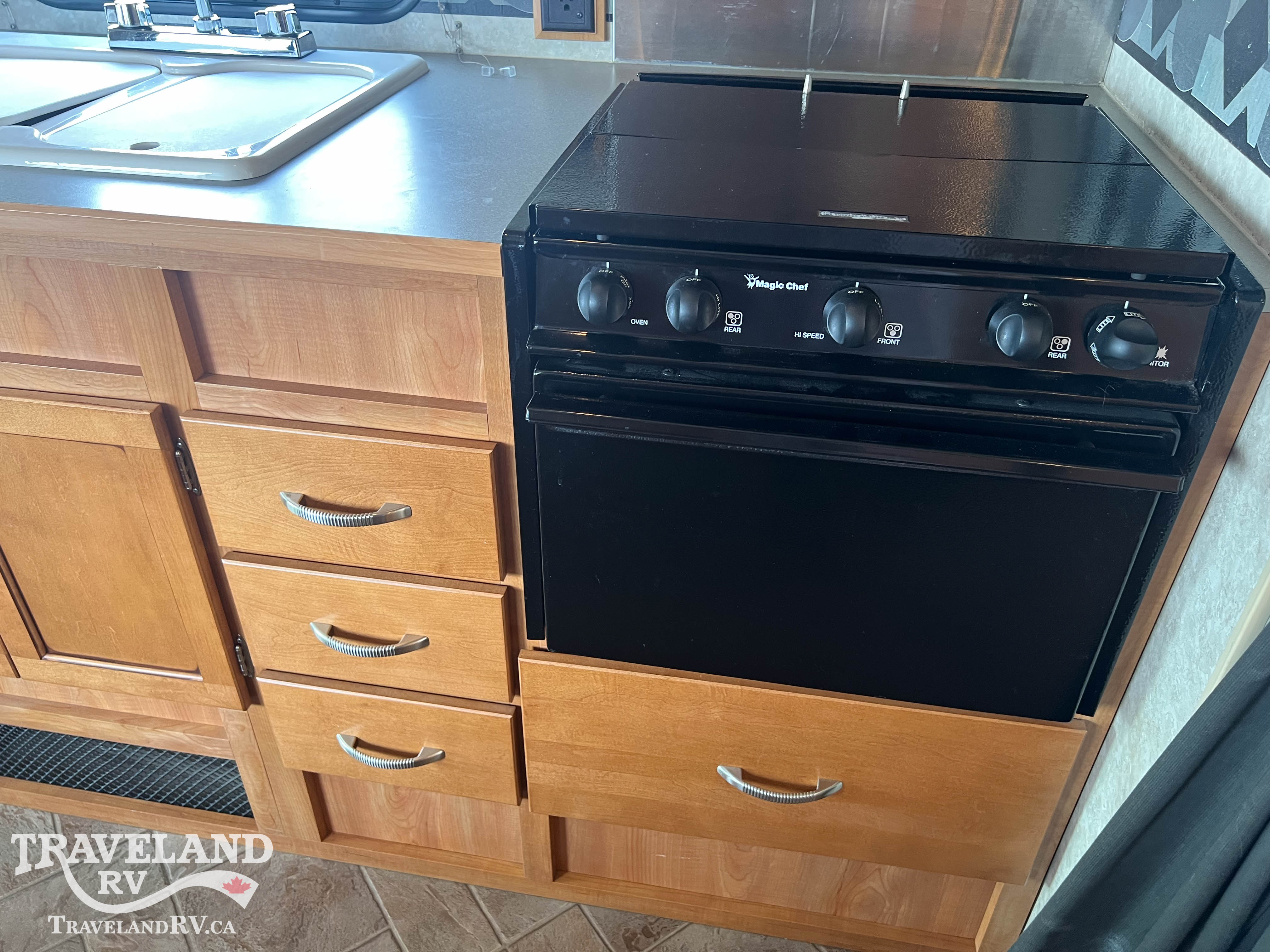 2010 Winnebago Access 24V - Image 20