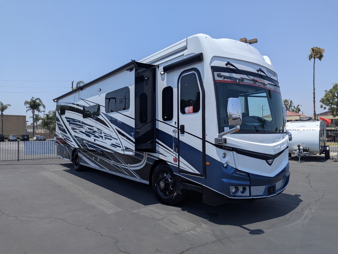 2026 Fleetwood Discovery LXE 40M - Image 1