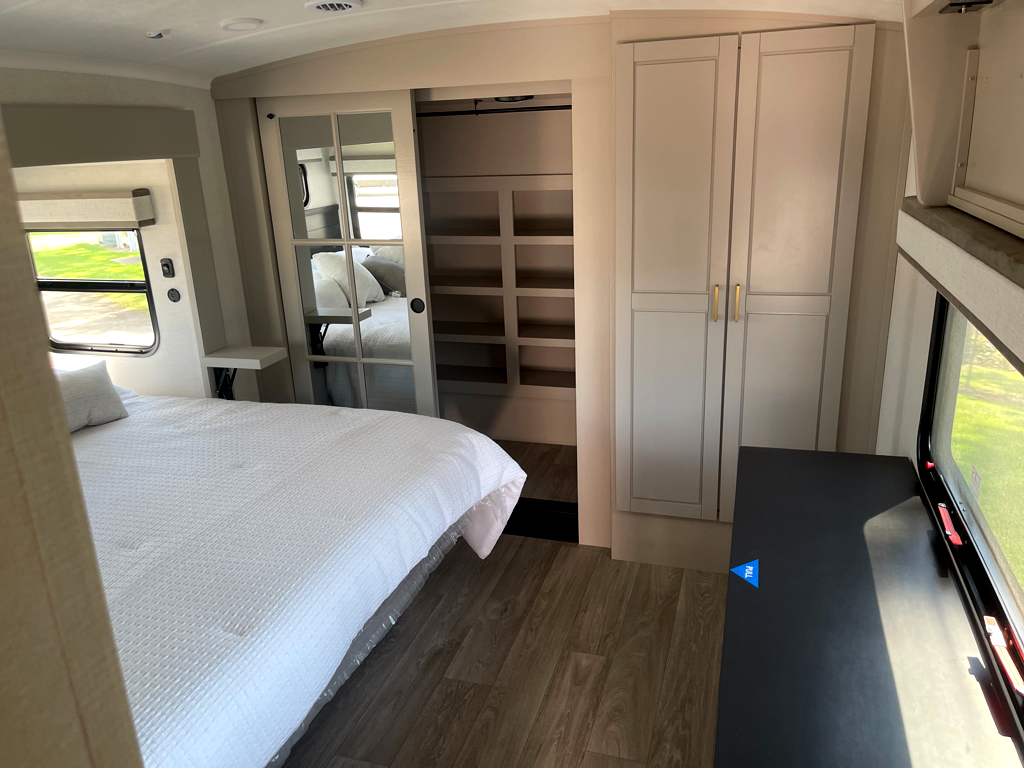 2027 JAYCO NORTH POINT 375TBDB - Image 30