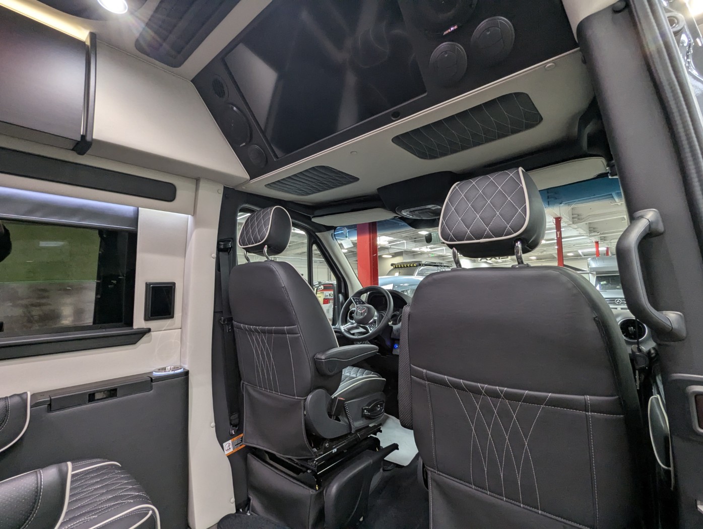 2027 Midwest Automotive Designs Luxe Cruiser - Image 19