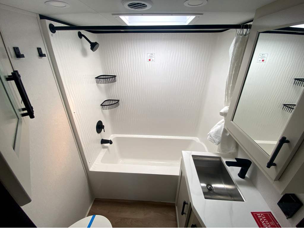 2026 GRAND DESIGN SOLITUDE 414LJMJ - Image 32
