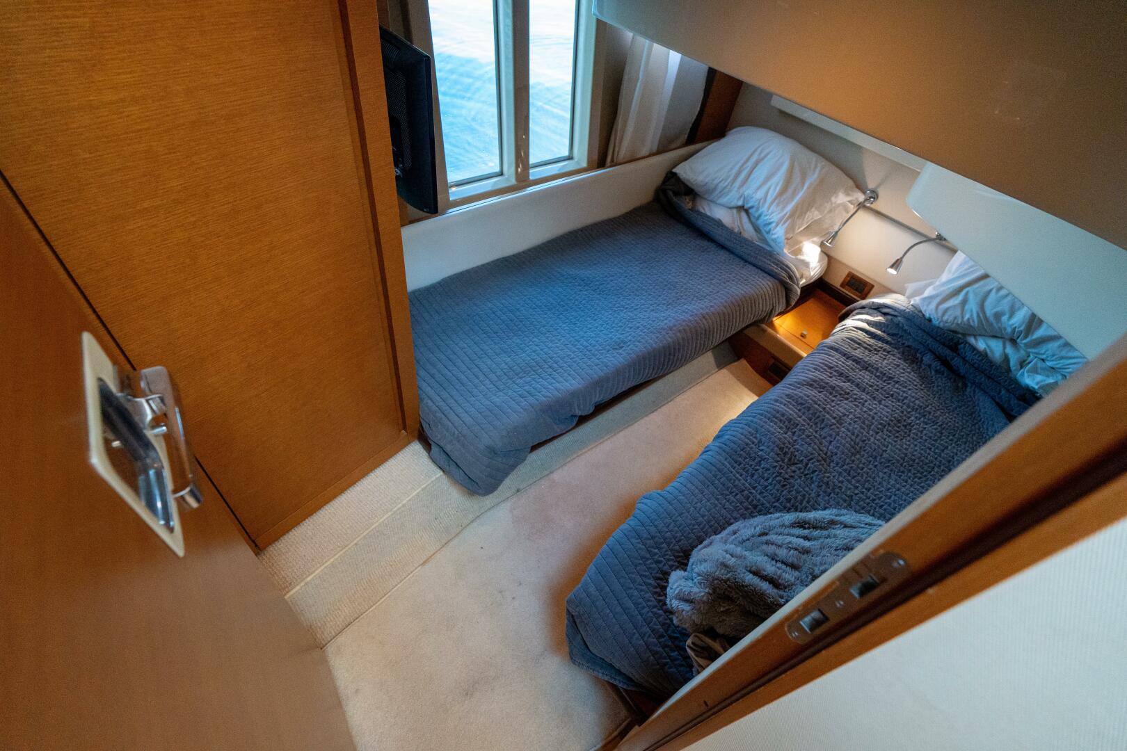 2013 Azimut 40 Flybridge - Image 46