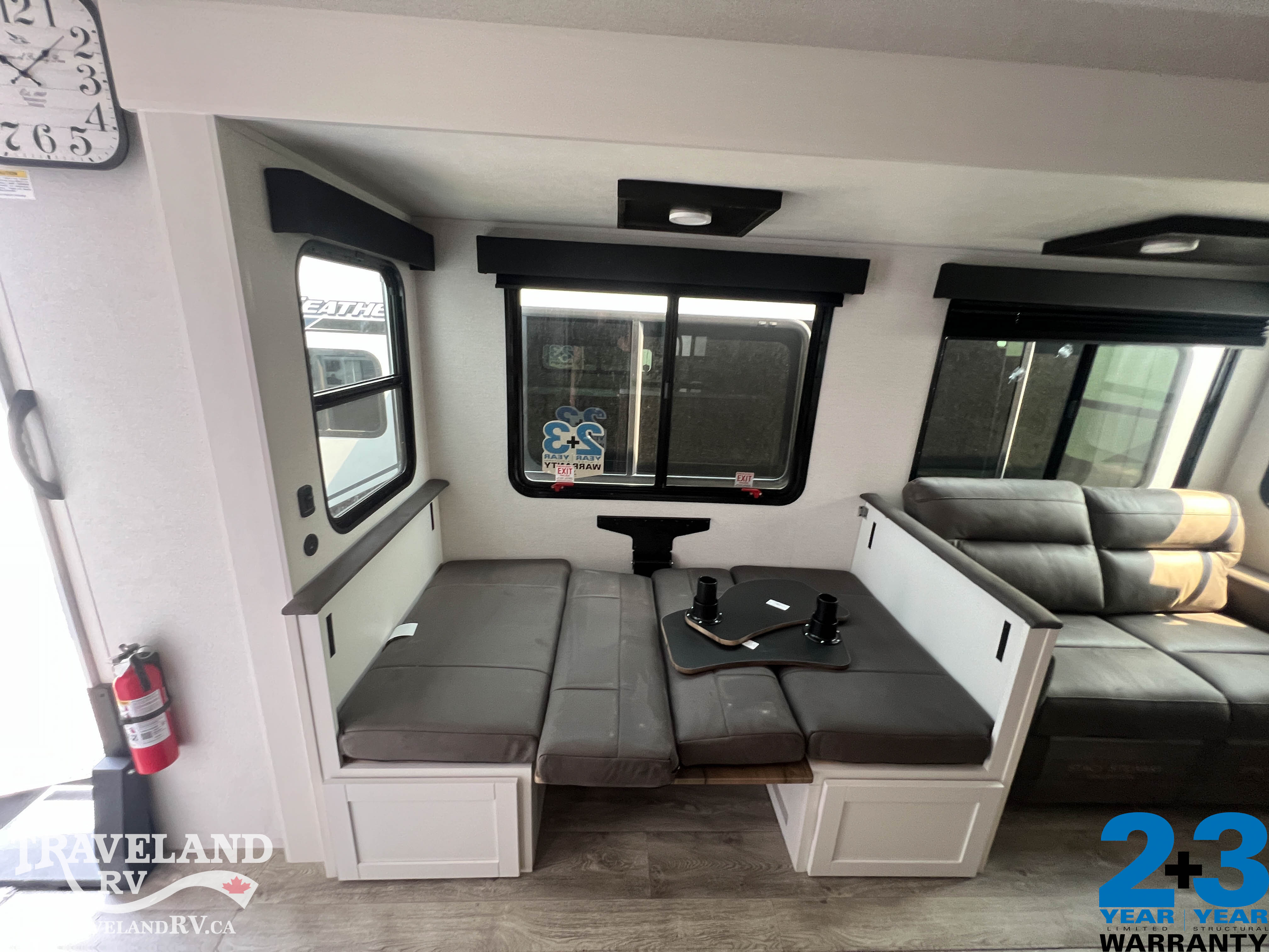 2027 Jayco Eagle 312BHOK - Image 9