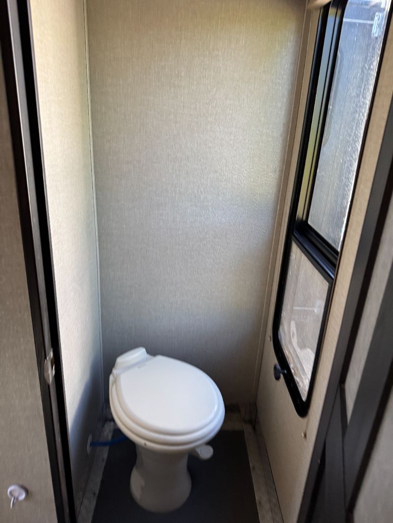 2017 Keystone Fuzion 414 - Image 13