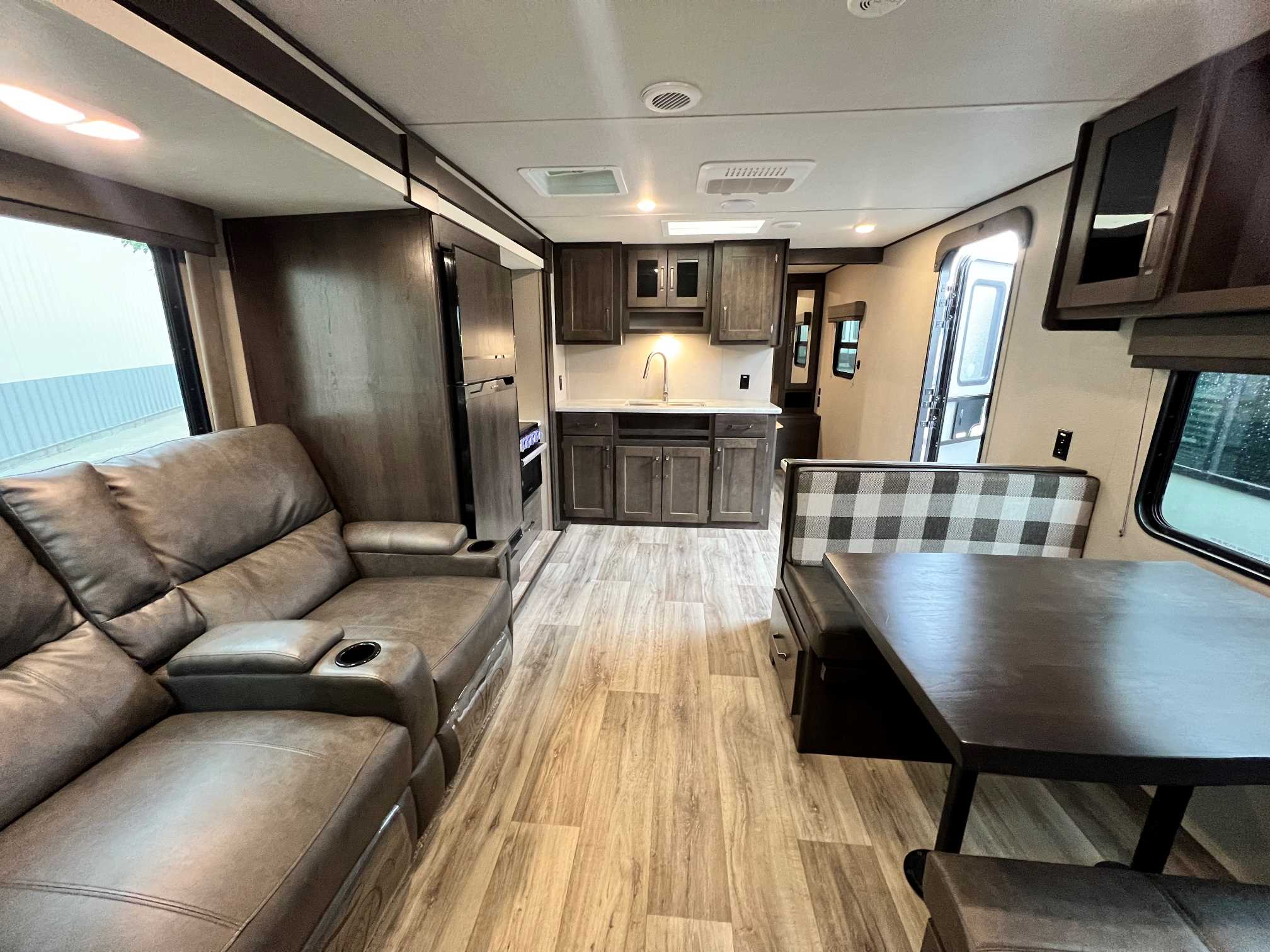 2022 Grand Design Transcend XPLOR 261BH - Image 10