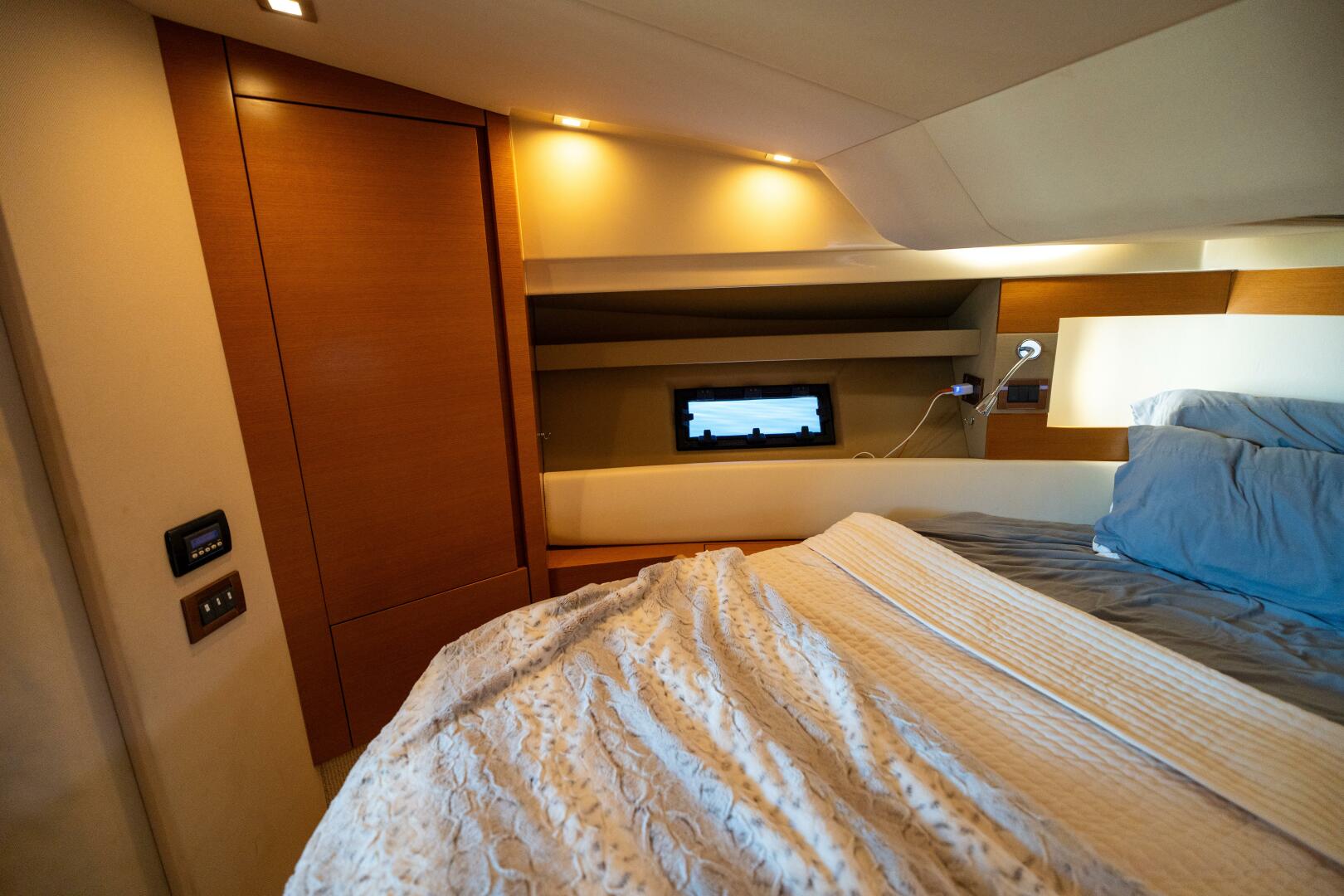 2013 Azimut 40 Flybridge - Image 36