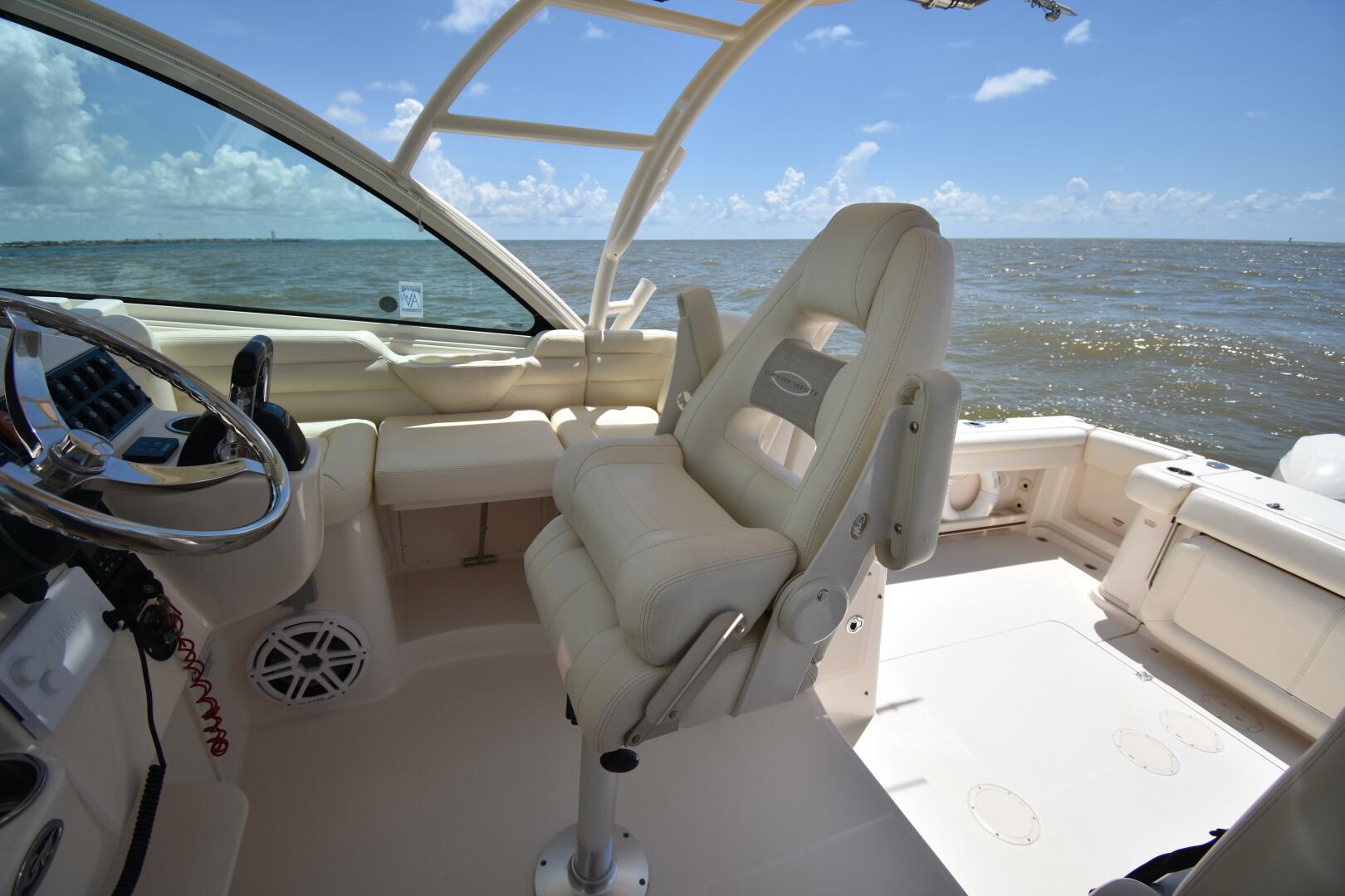 2016 Grady-White 330 Express - Image 12