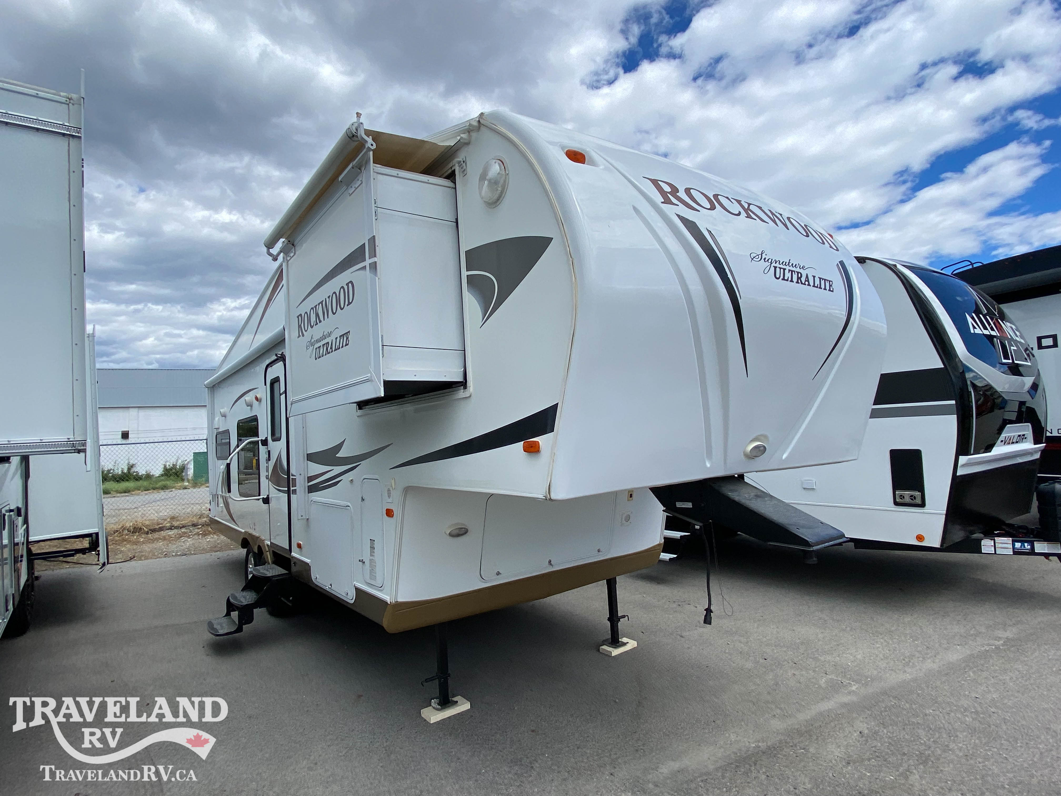 2012 Forest River Rockwood Signature Ultra Lite 8280WS - Image 1