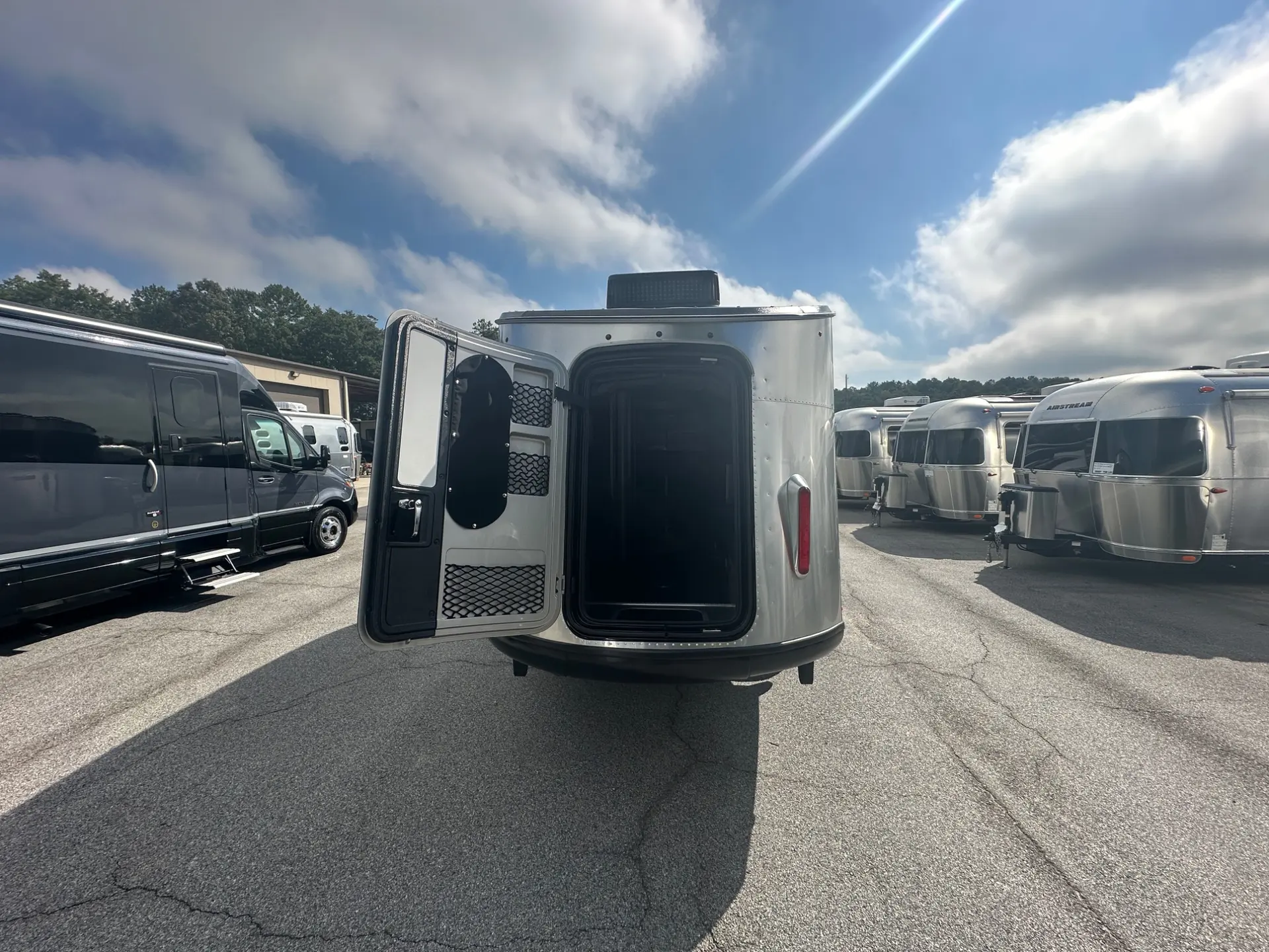 2027 Airstream Basecamp 20X - Image 5