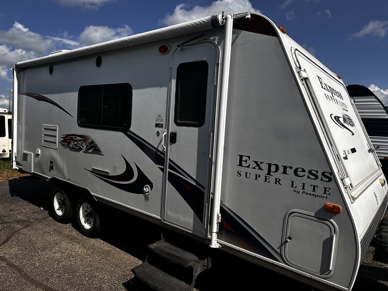 2011 KEYSTONE RV PASSPORT  EXP 235 - Image 2