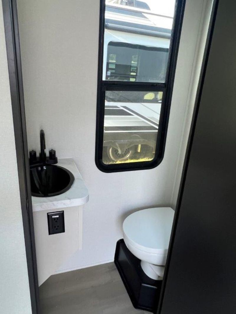 2026 Grand Design Momentum G-Class Fifth Wheel 394G - Image 9