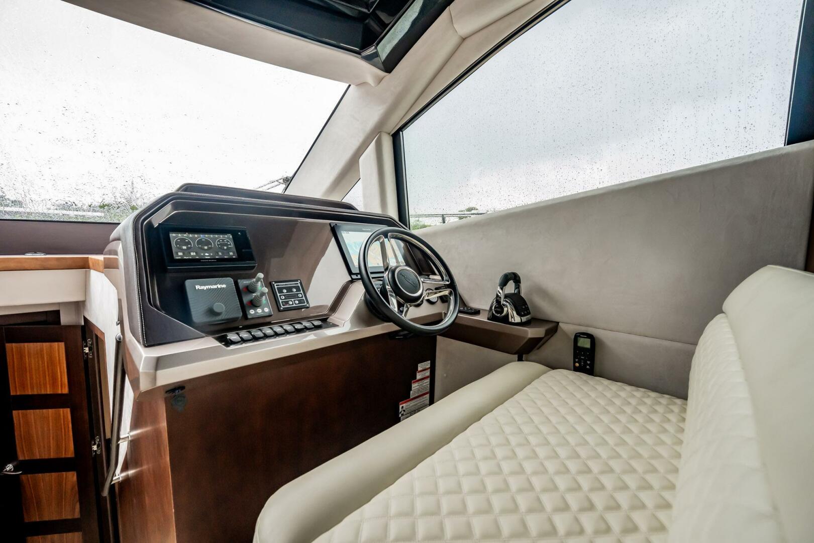 2017 Galeon 510 Skybridge - Image 19
