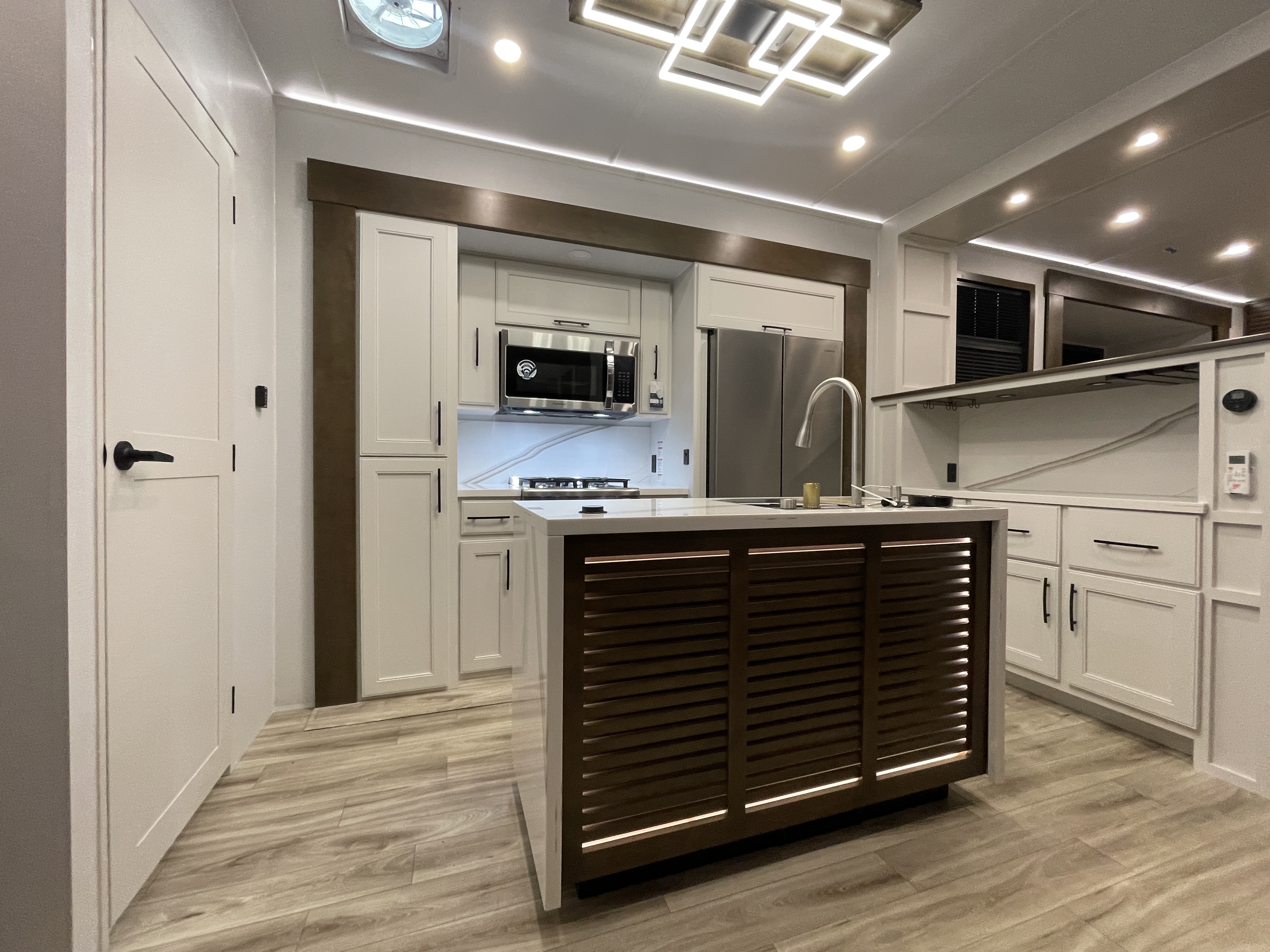 2027 Keystone Montana 3800FL - Image 17