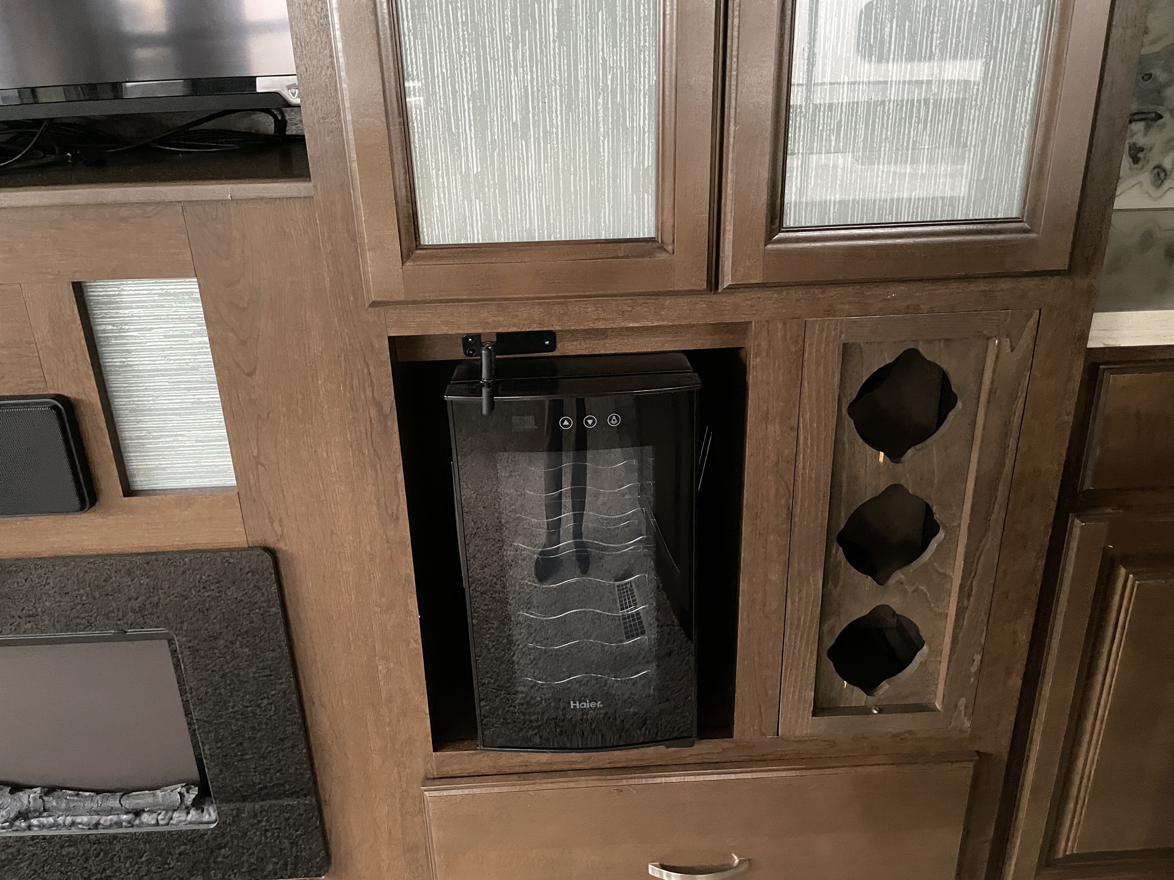 2018 Forest River Cedar Creek Champagne Edition 38EL - Image 13