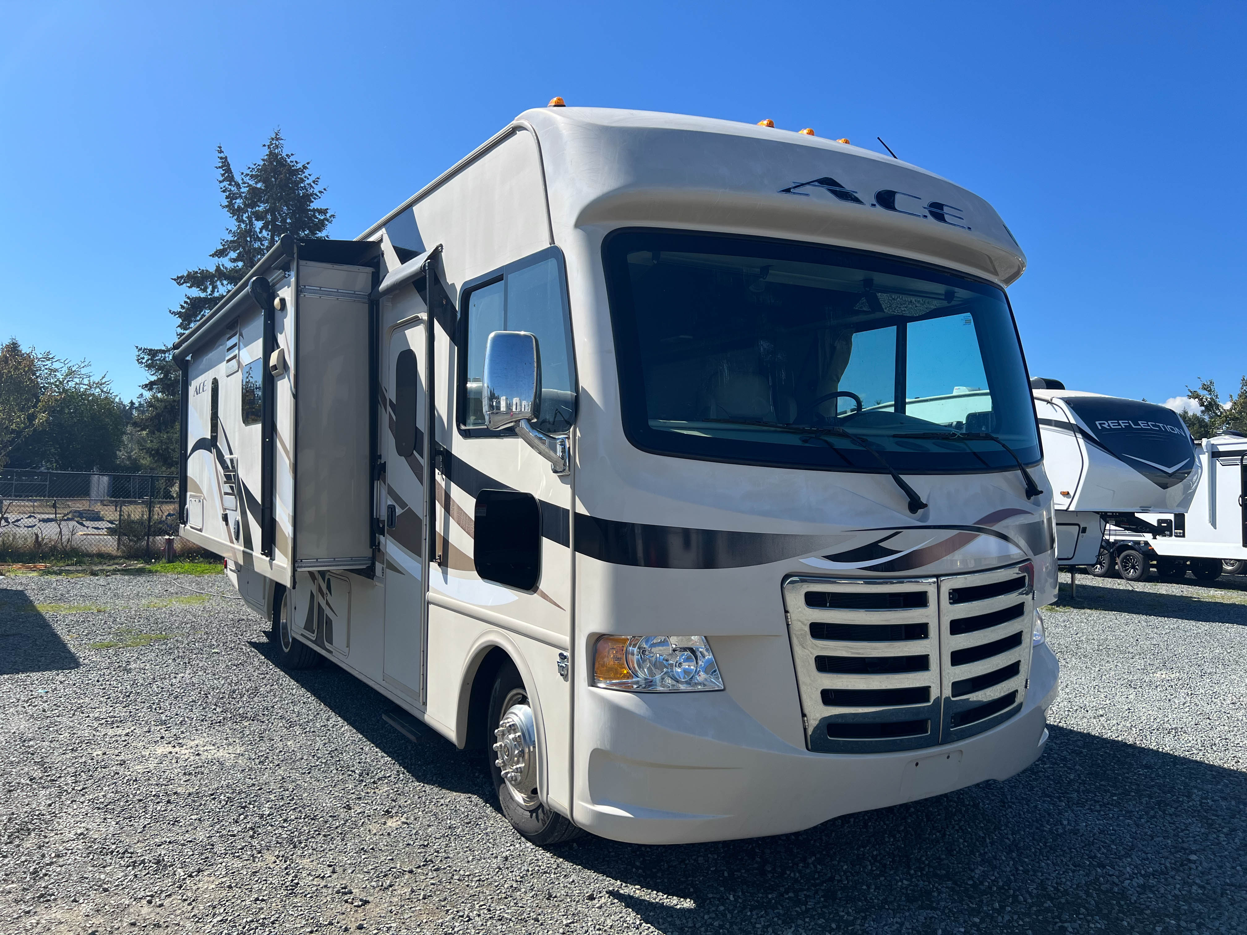 2015 Thor Motor Coach ACE 27.1 - Image 1