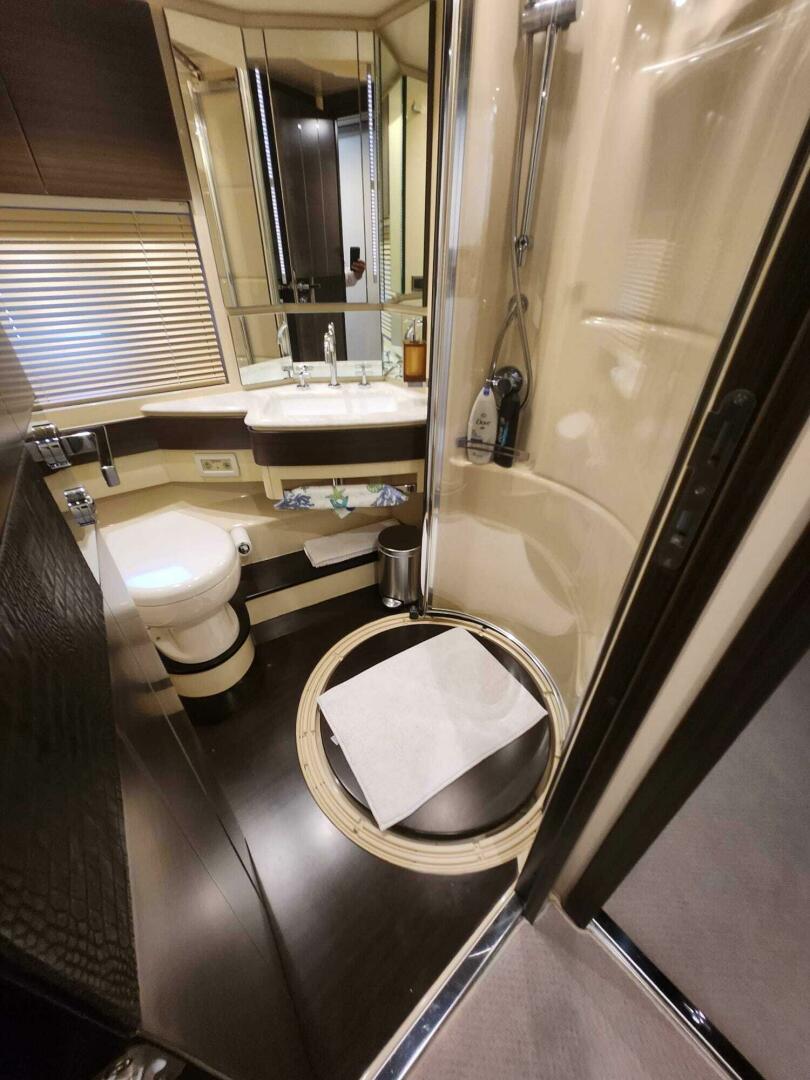 2014 Azimut Flybridge - Image 96