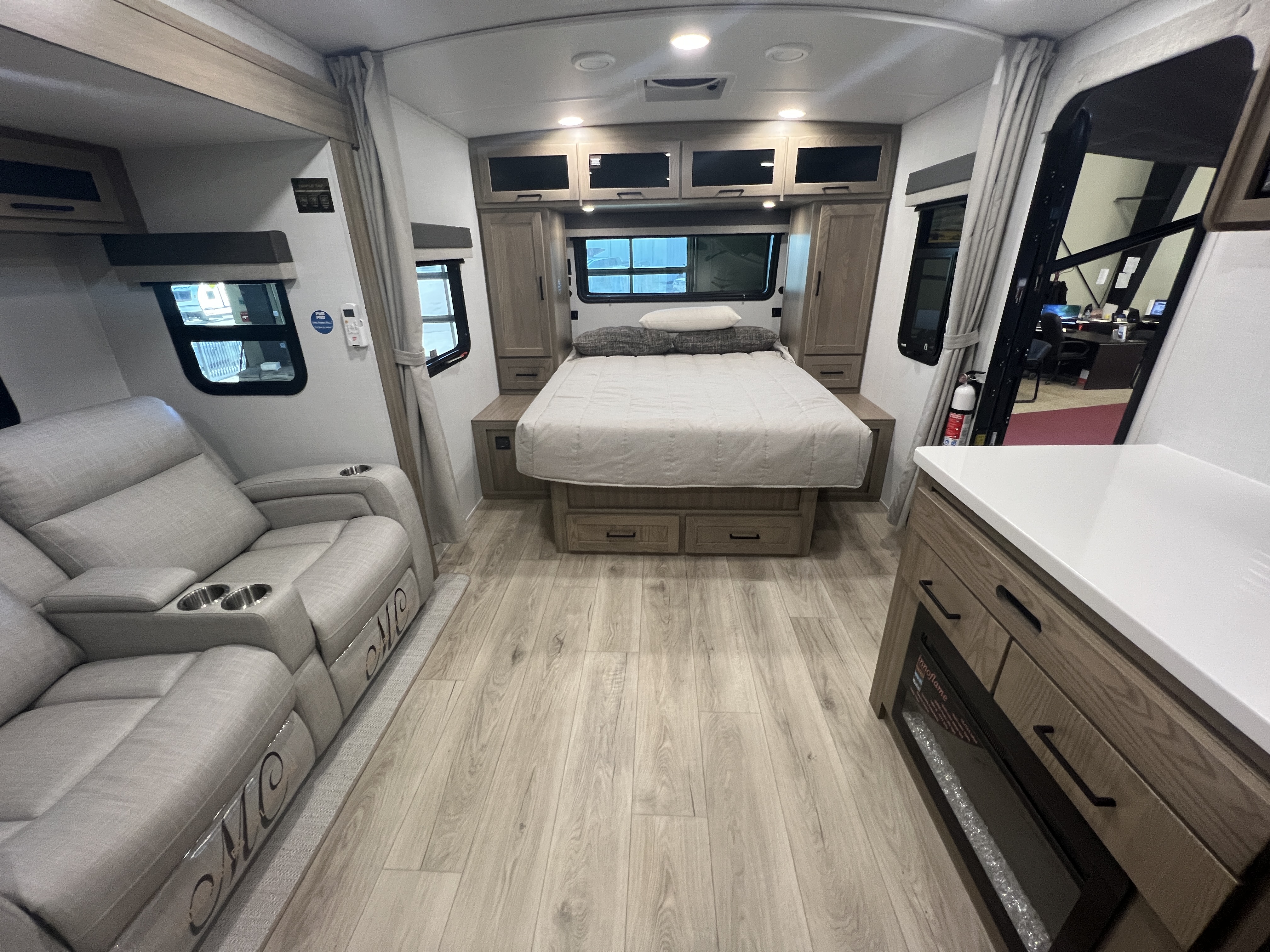 2027 Forest River Rockwood Mini Lite 2213S - Image 3