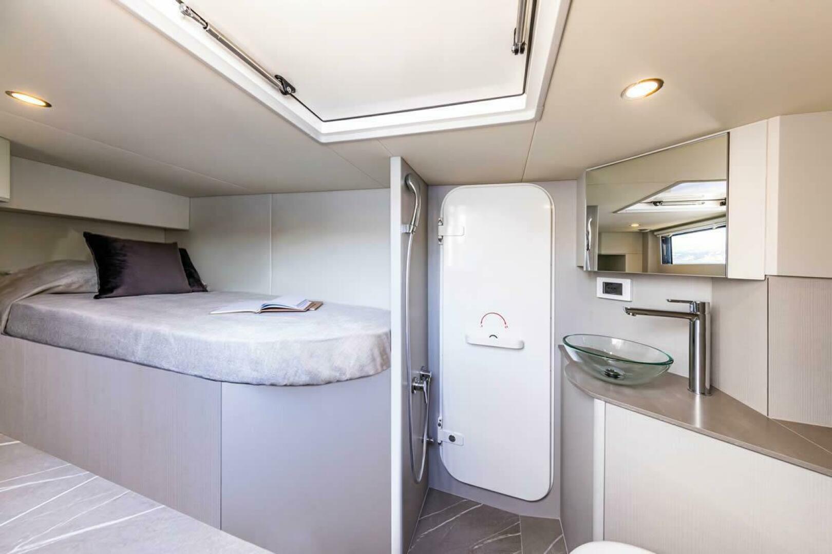 2010 Sea Ray 310 SUNDANCER - Image 16