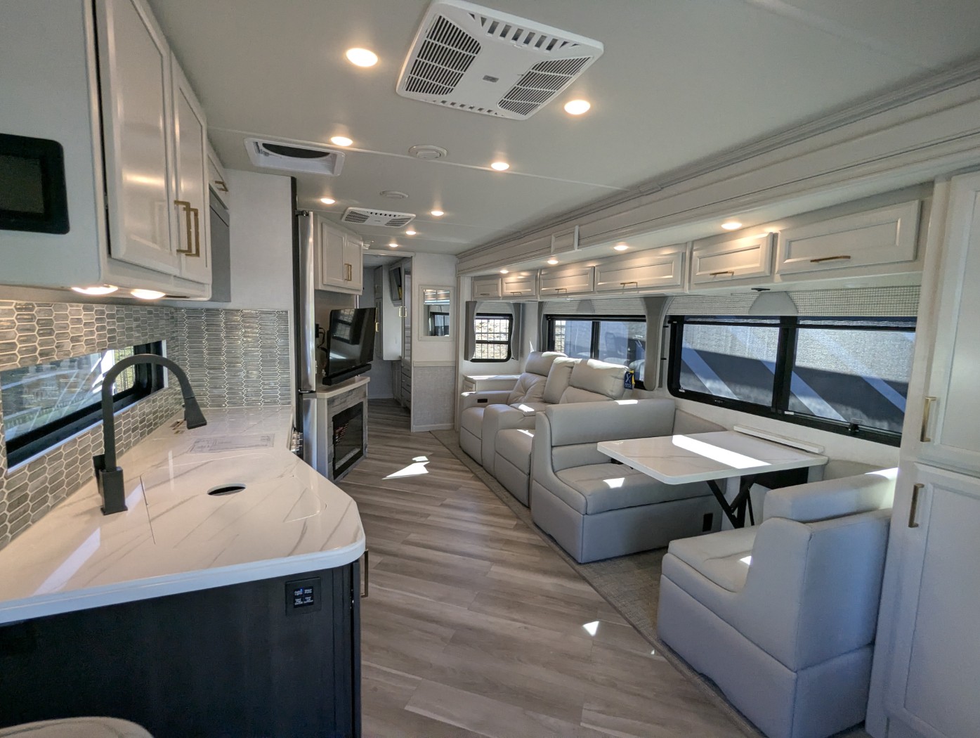 2026 Fleetwood Bounder 35K - Image 10