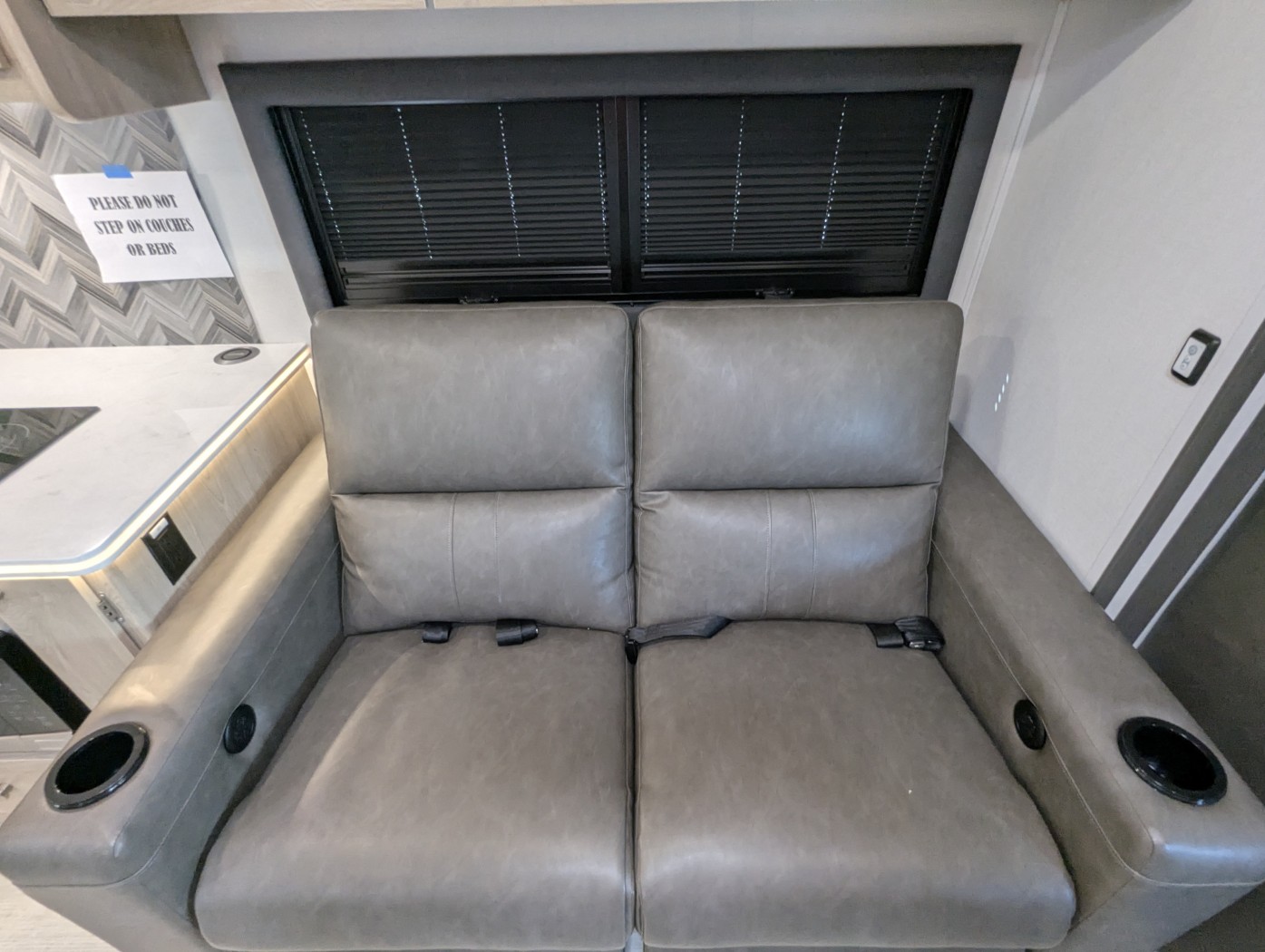 2027 Coachmen Entourage 330DS - Image 25