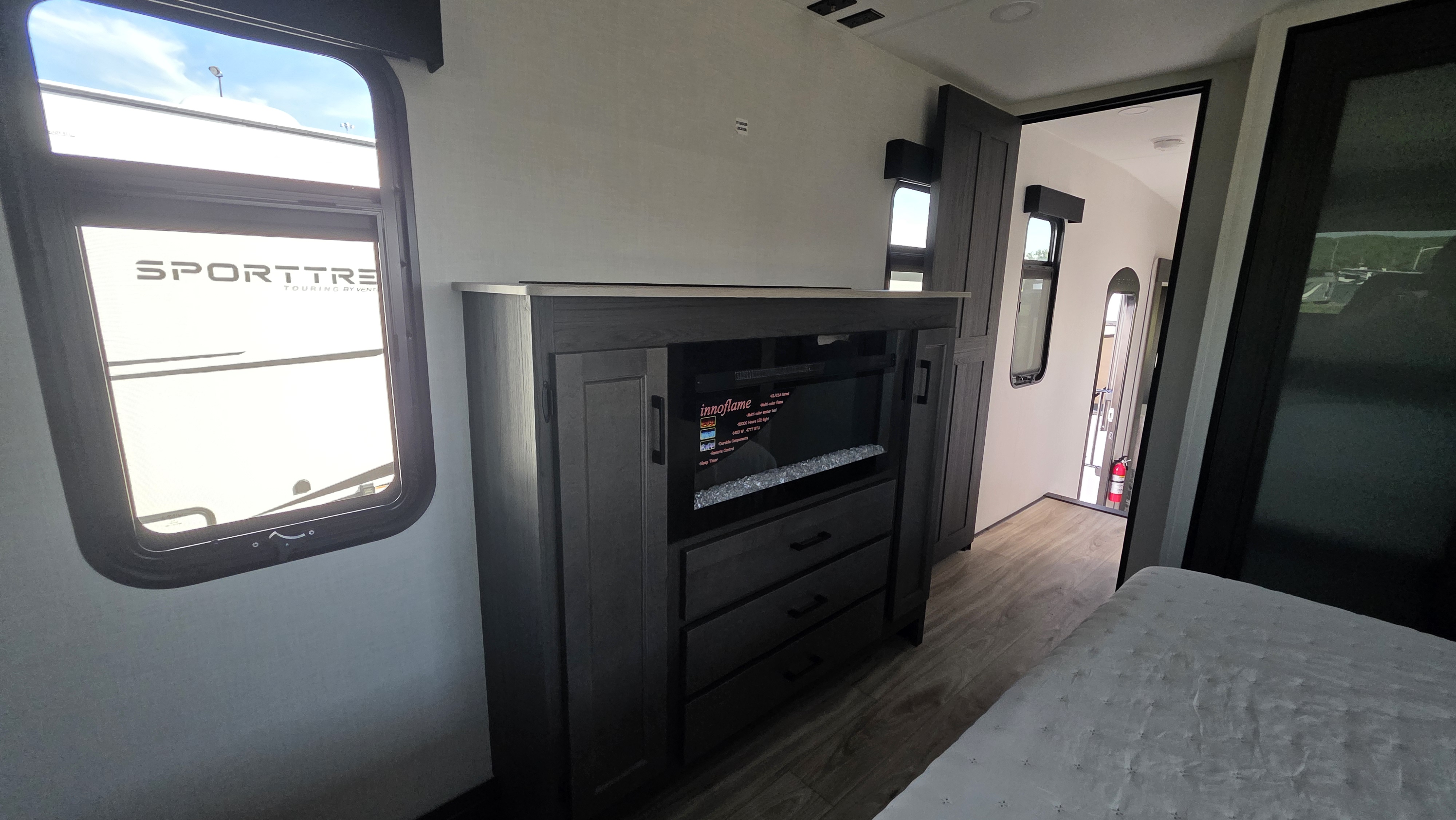 2027 VENTURE RV SPORTTREK 353VIK - Image 31