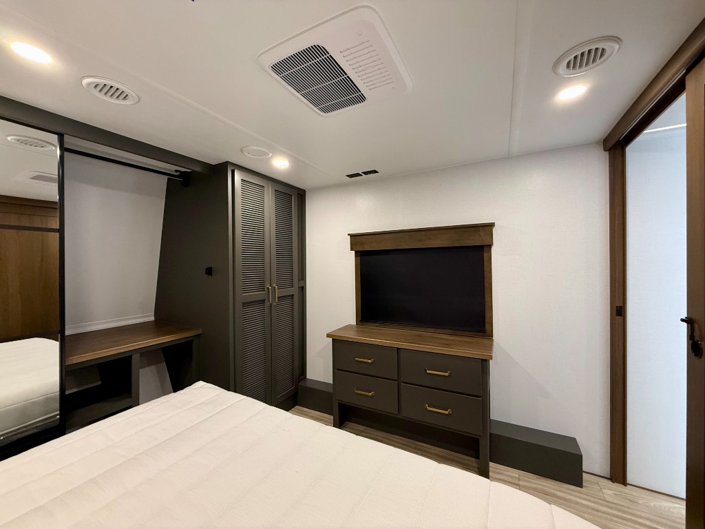 2027 High Country 391TB - Image 22