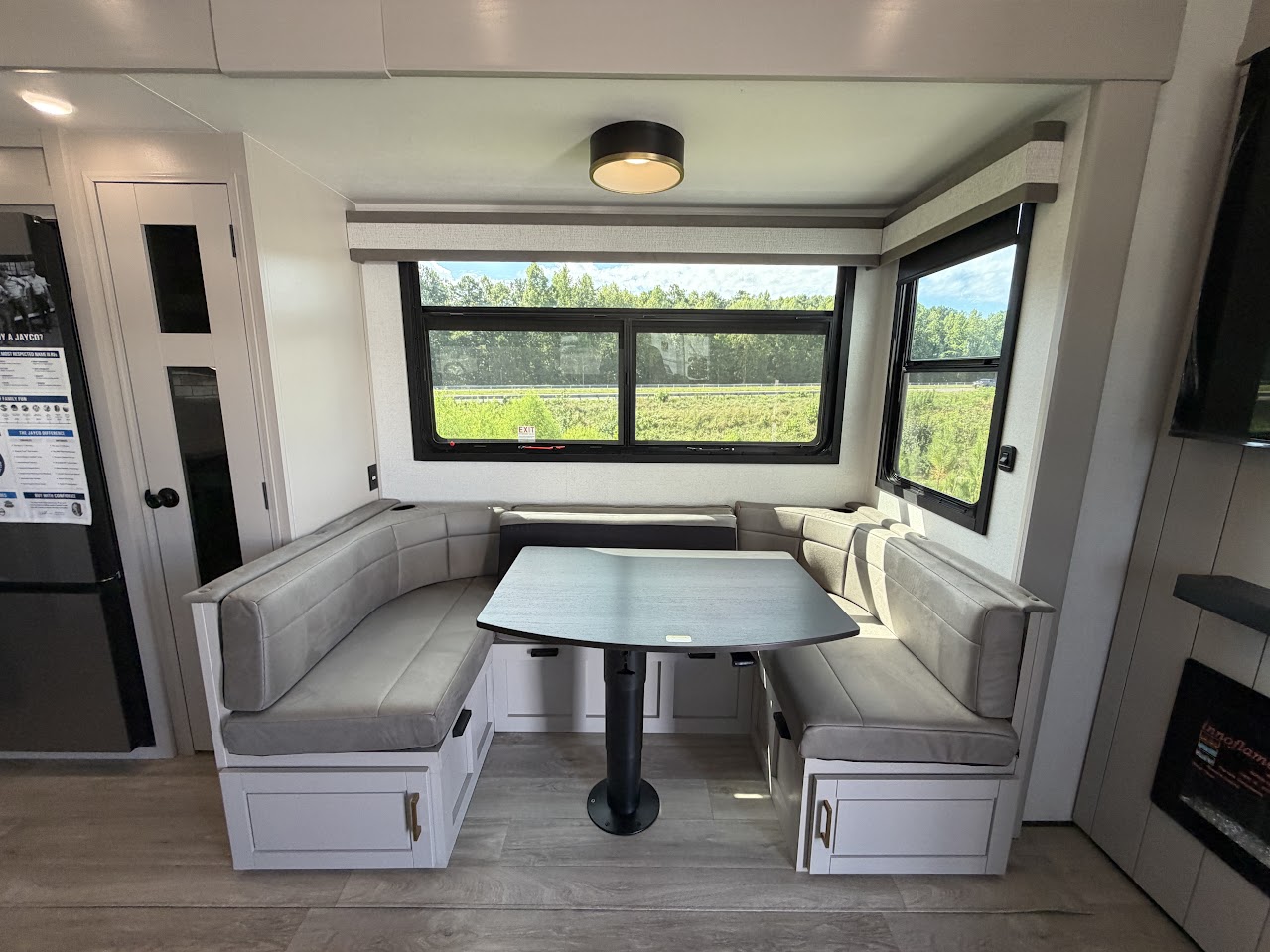 2027 JAYCO NORTH POINT 391TBBH - Image 12