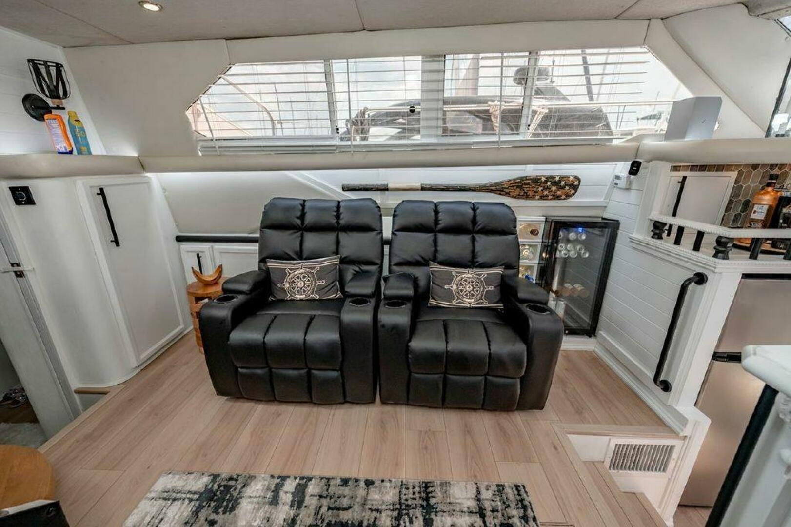 1991 Cruisers Yachts 3850 Aft Cabin - Image 10