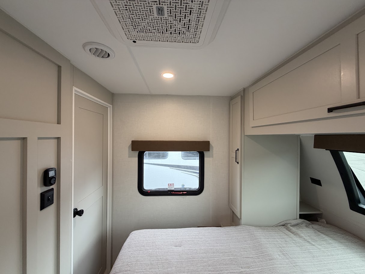 2027 VENTURE RV SPORTTREK 333VIK - Image 41