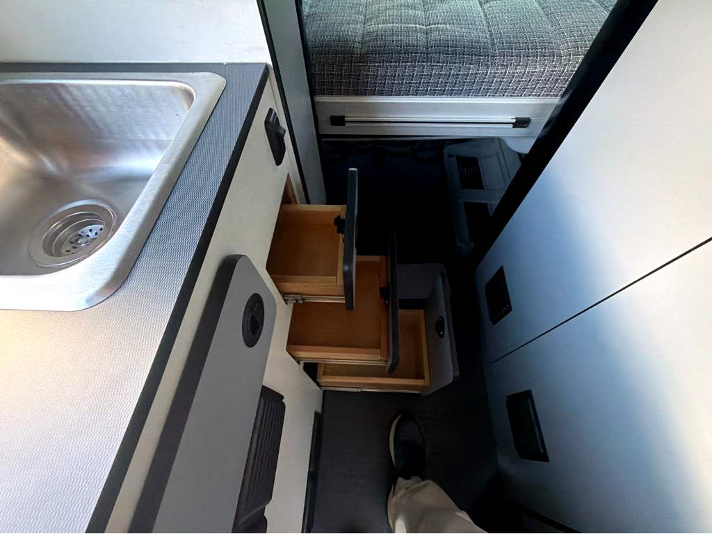 2023 WINNEBAGO REVEL 44E - Image 24