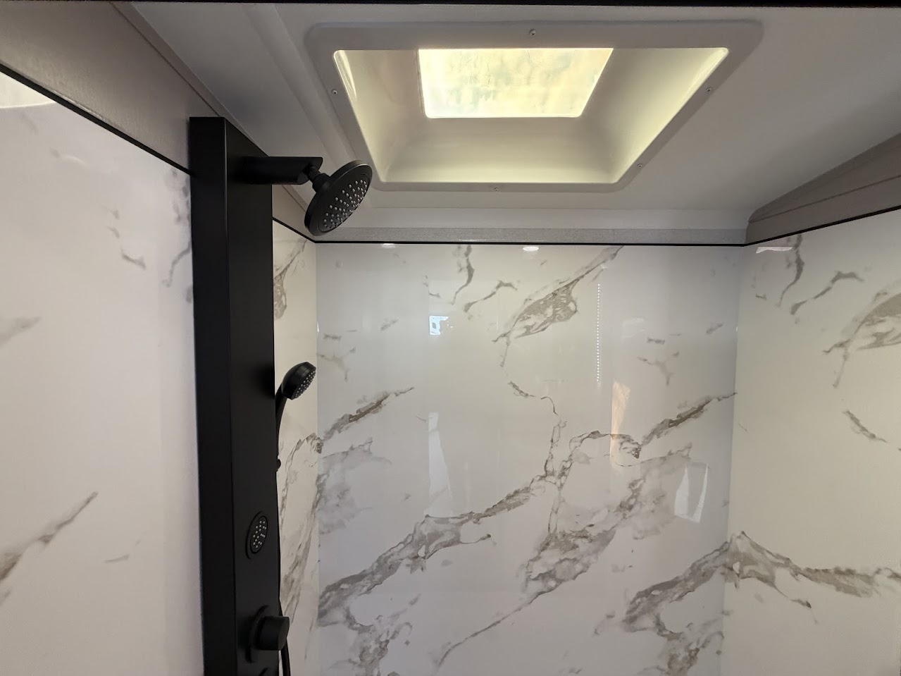 2027 JAYCO NORTH POINT 391TBBH - Image 43