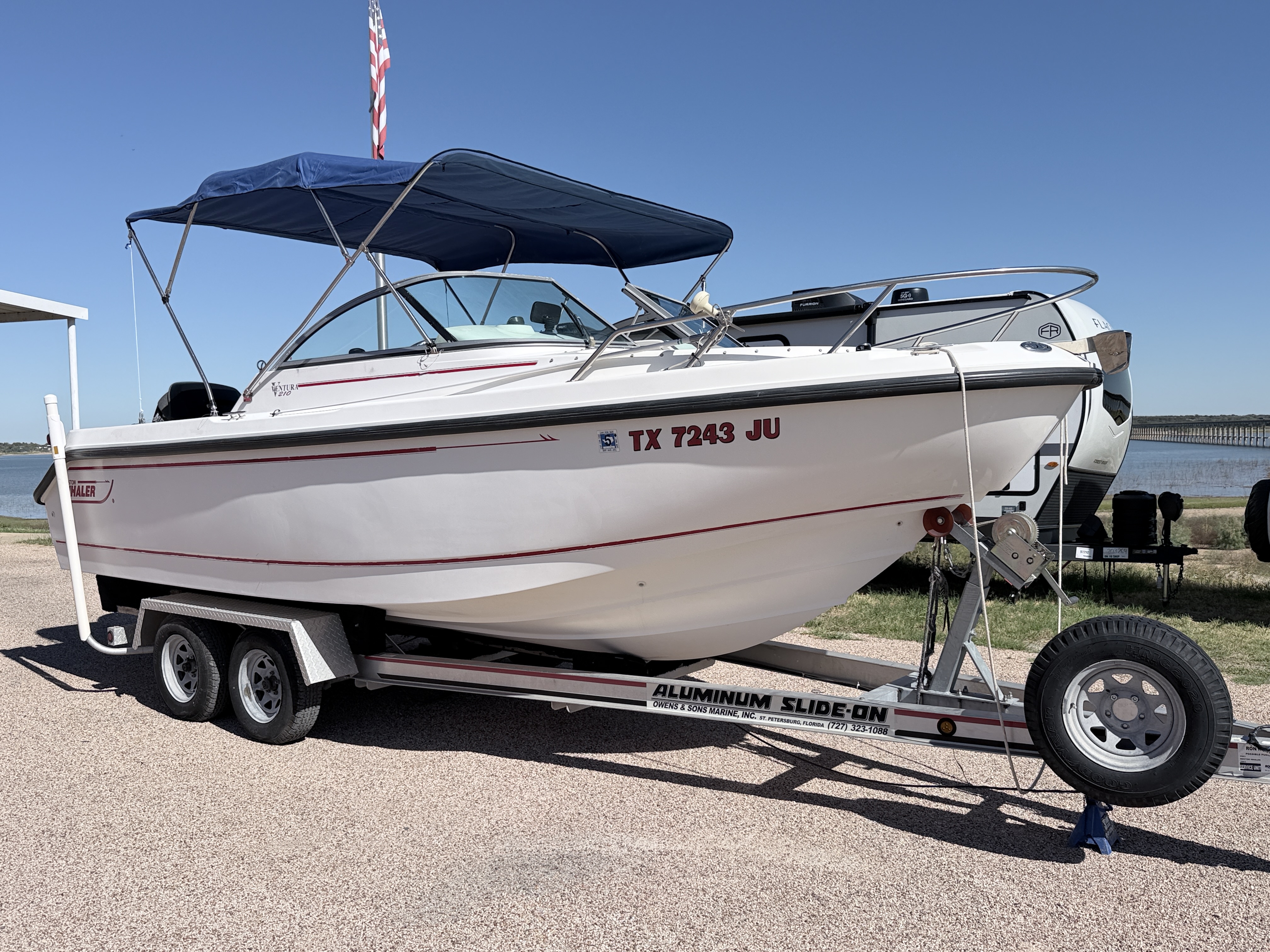 2003 BOSTON WHALER 210 VENTURA - Image 1