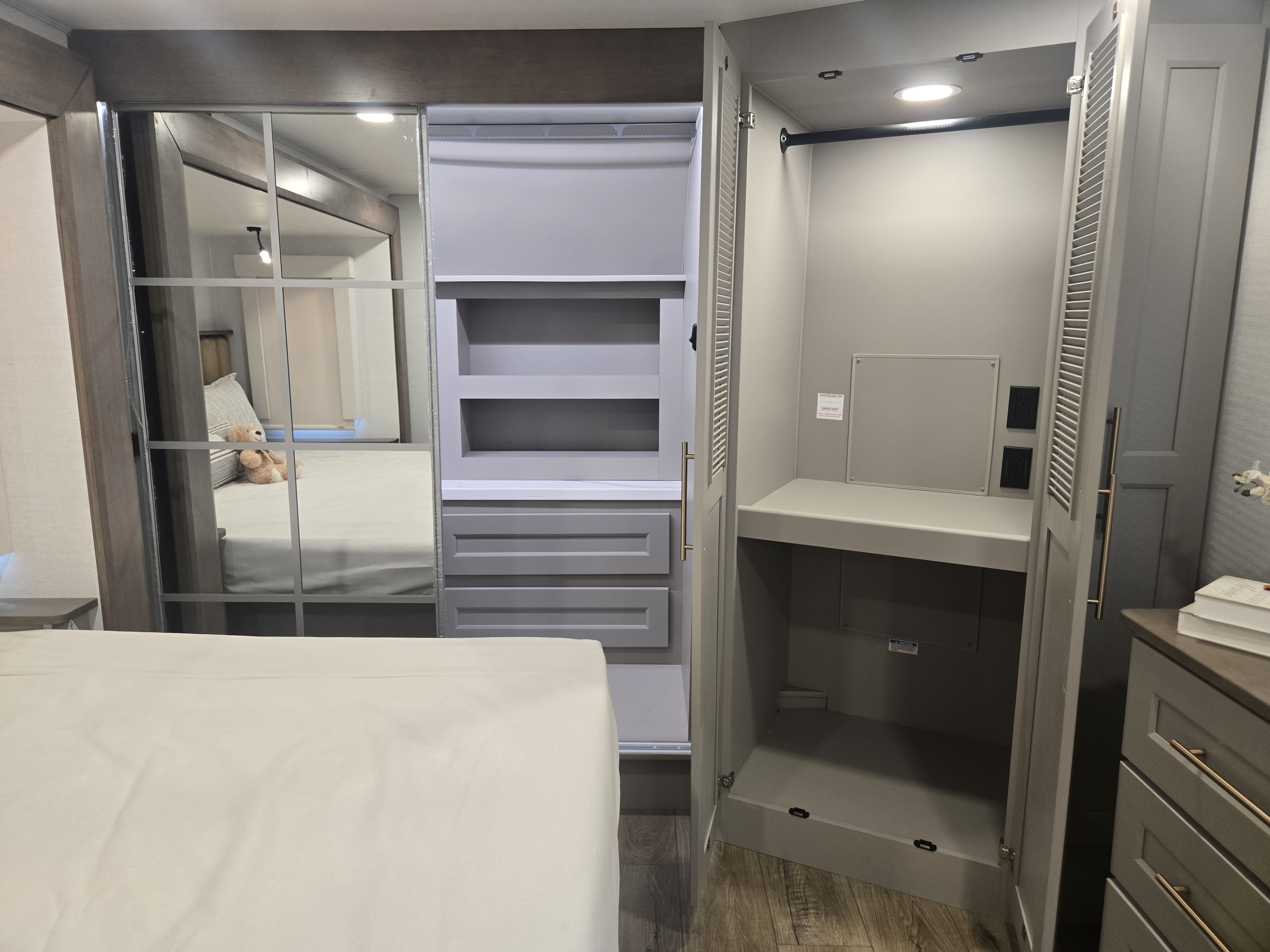 2026 Alliance RV Paradigm 310RL - Image 22