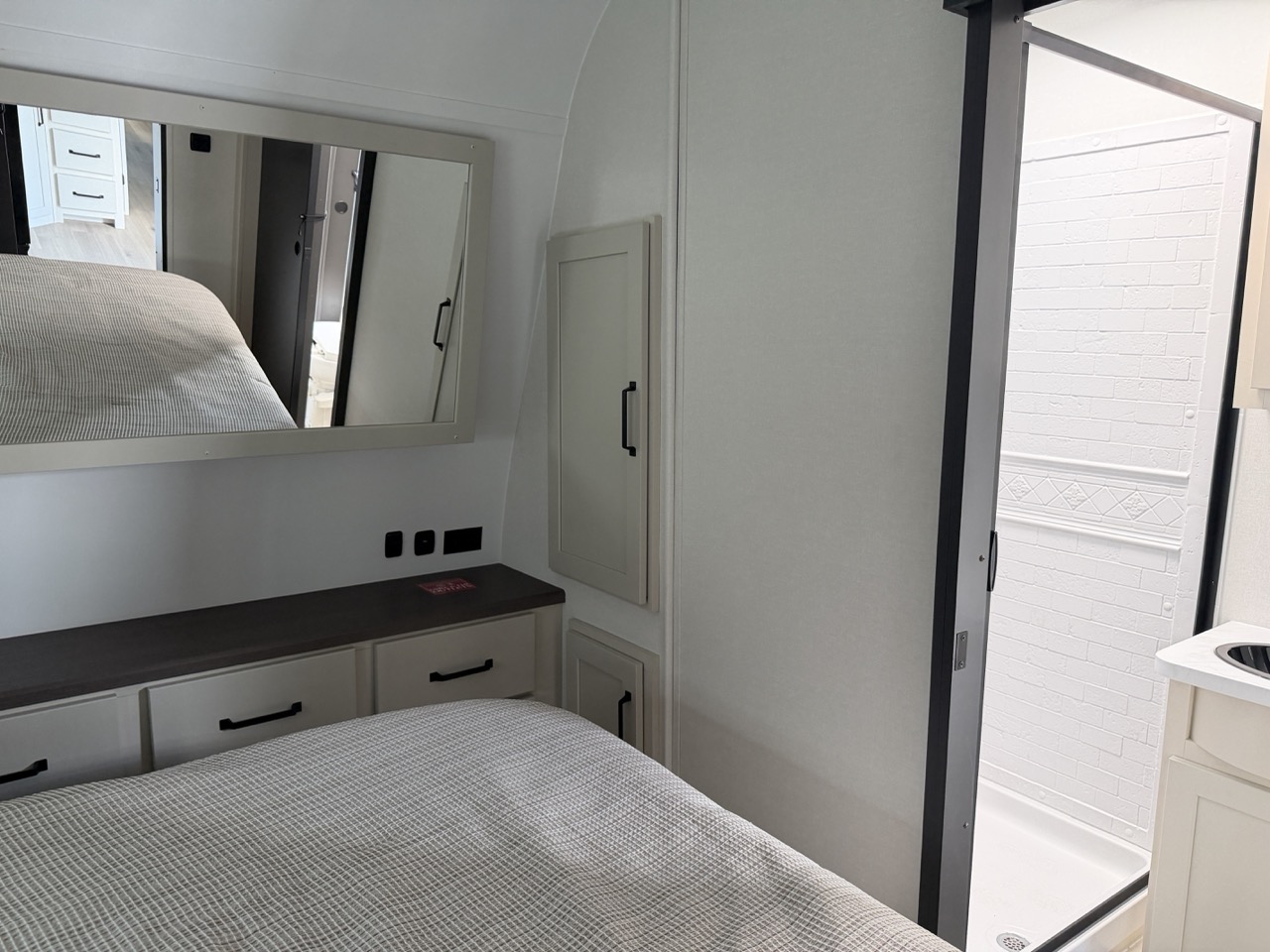 2026 Grand Design Momentum G-Class 31G - Image 19