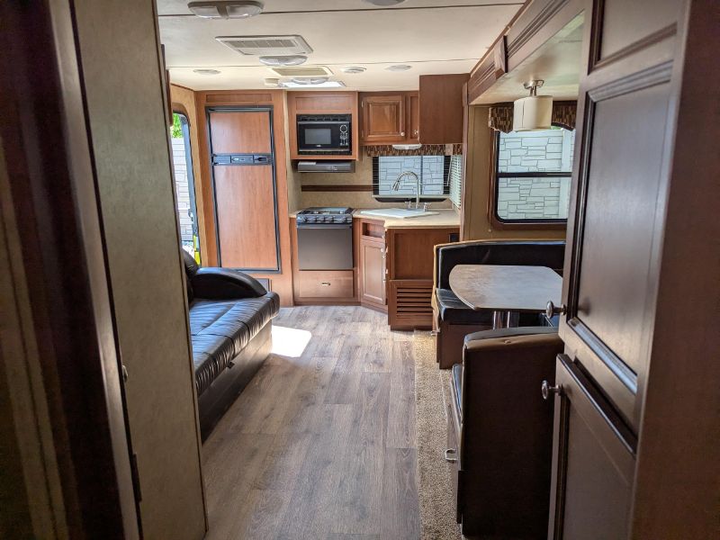 2014 Dutchmen Denali 2461RK Trail Edition - Image 12