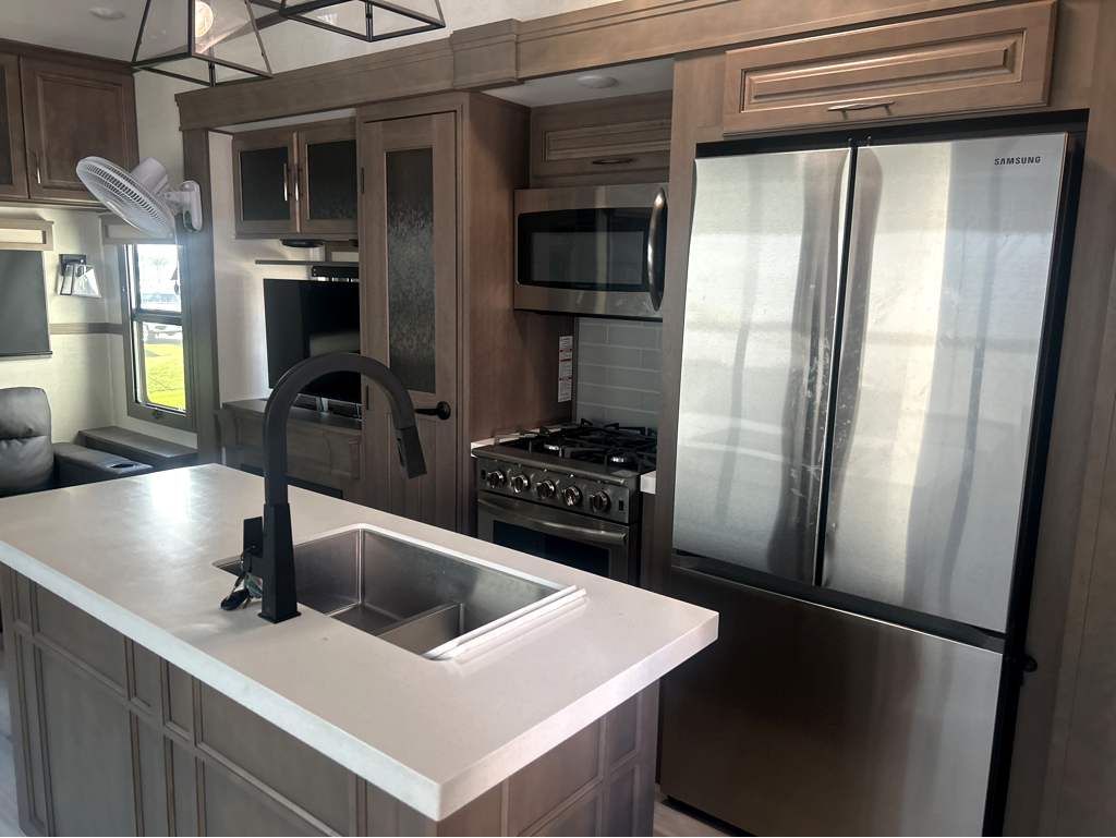 2023 GRAND DESIGN SOLITUDE 378MBS - Image 8