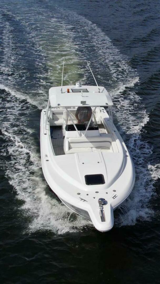 2003 Intrepid 32 - Image 17