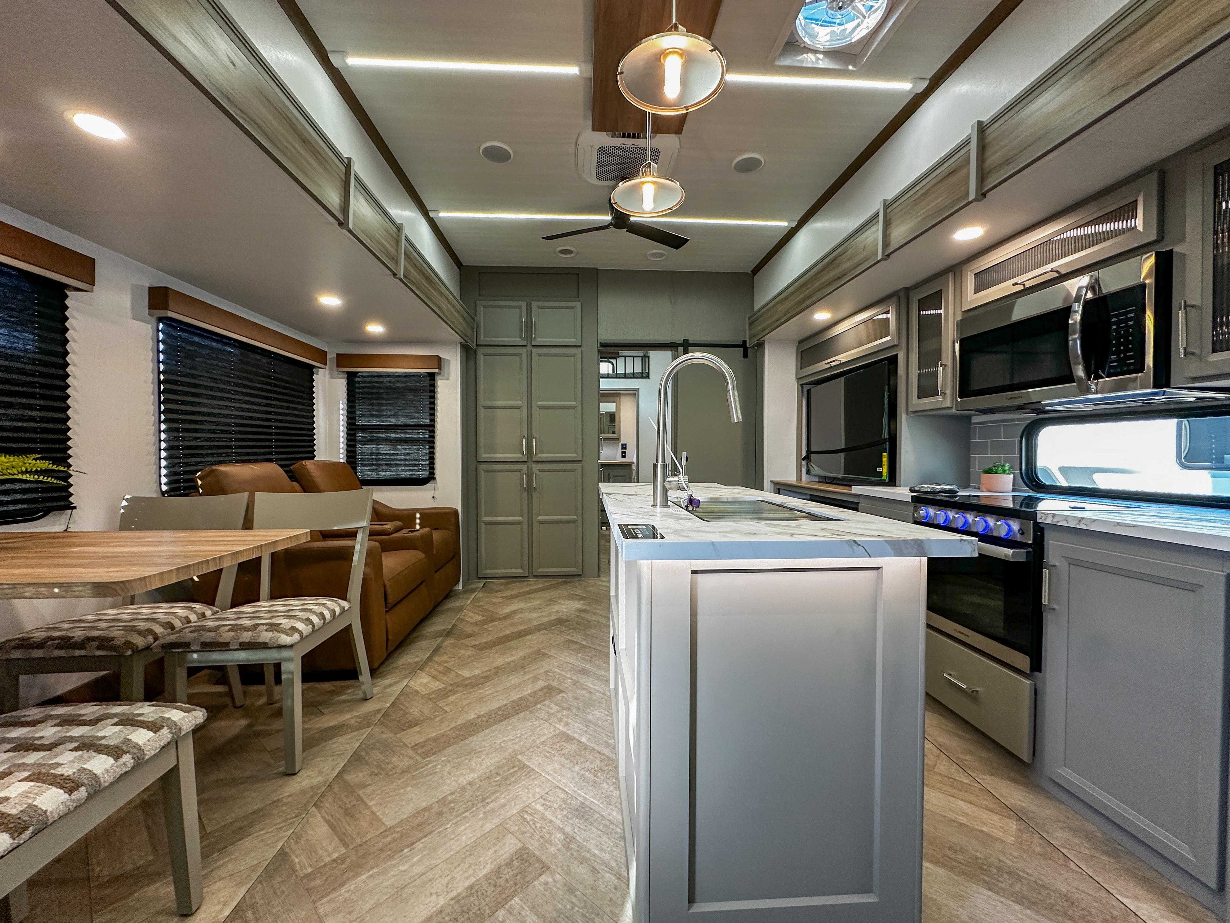 2026 Keystone Sprinter 3900DBL - Image 10