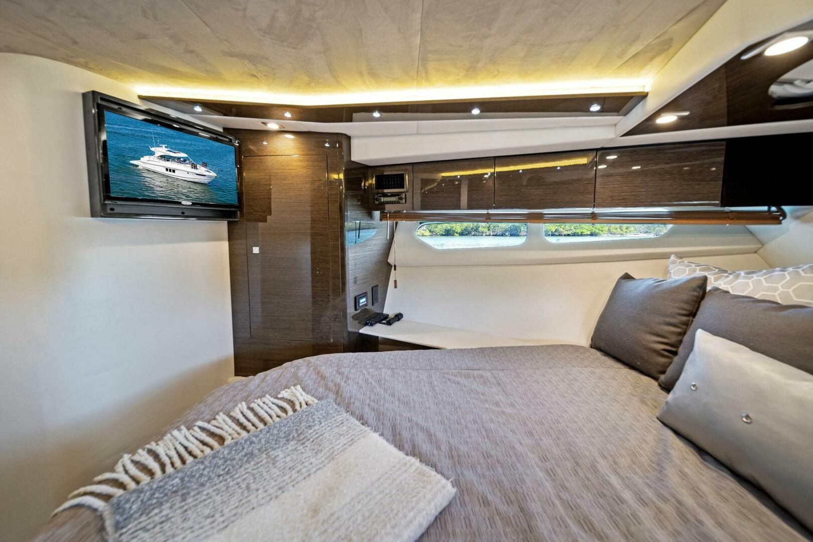 2019 Cruisers Yachts 45 Cantius - Image 44