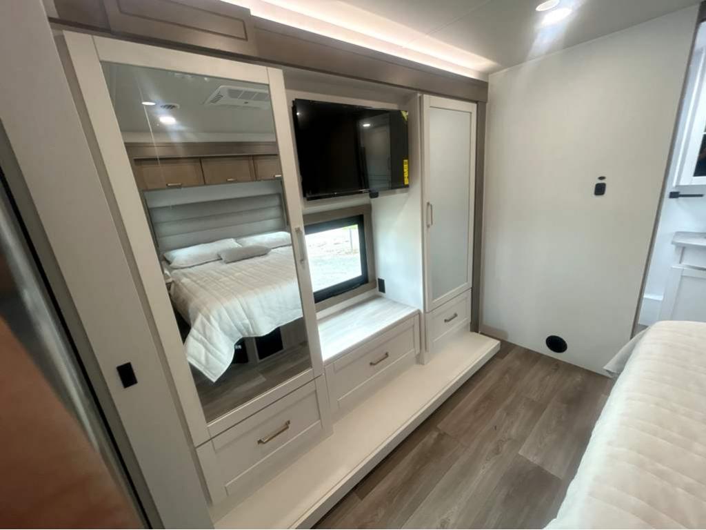 2027 ENTEGRA COACH VISION XL 36C - Image 30