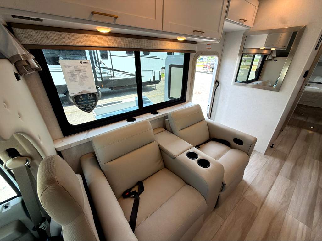 2027 THOR MOTOR COACH MAGNITUDE GA28 - Image 12