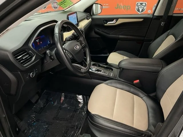2022 Ford Escape Utility 4D Titanium AWD - Image 13