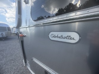 2026 AIRSTREAM GLOBETROTTER 27FBT - Image 9