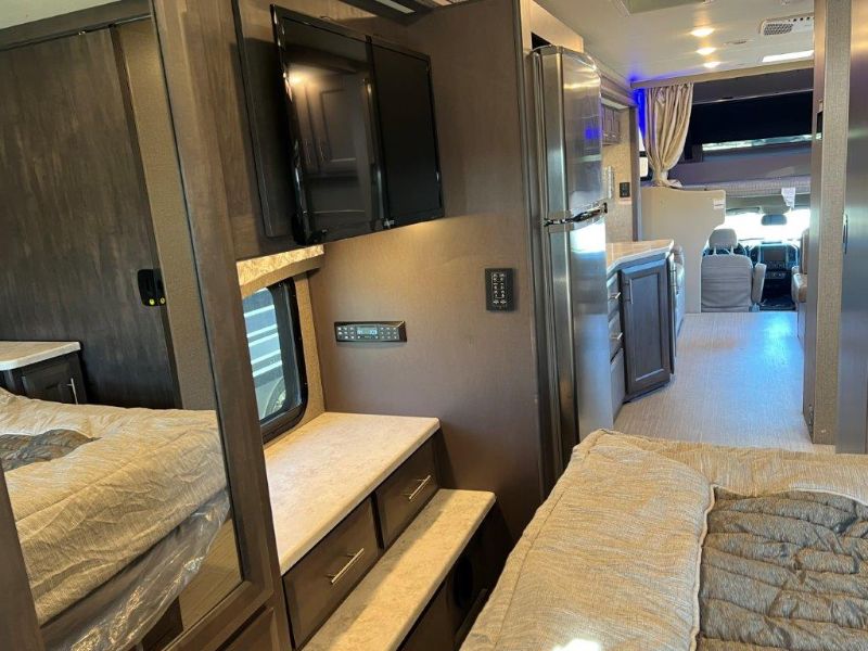 2021 Thor Motor Coach Magnitude SV34 - Image 22