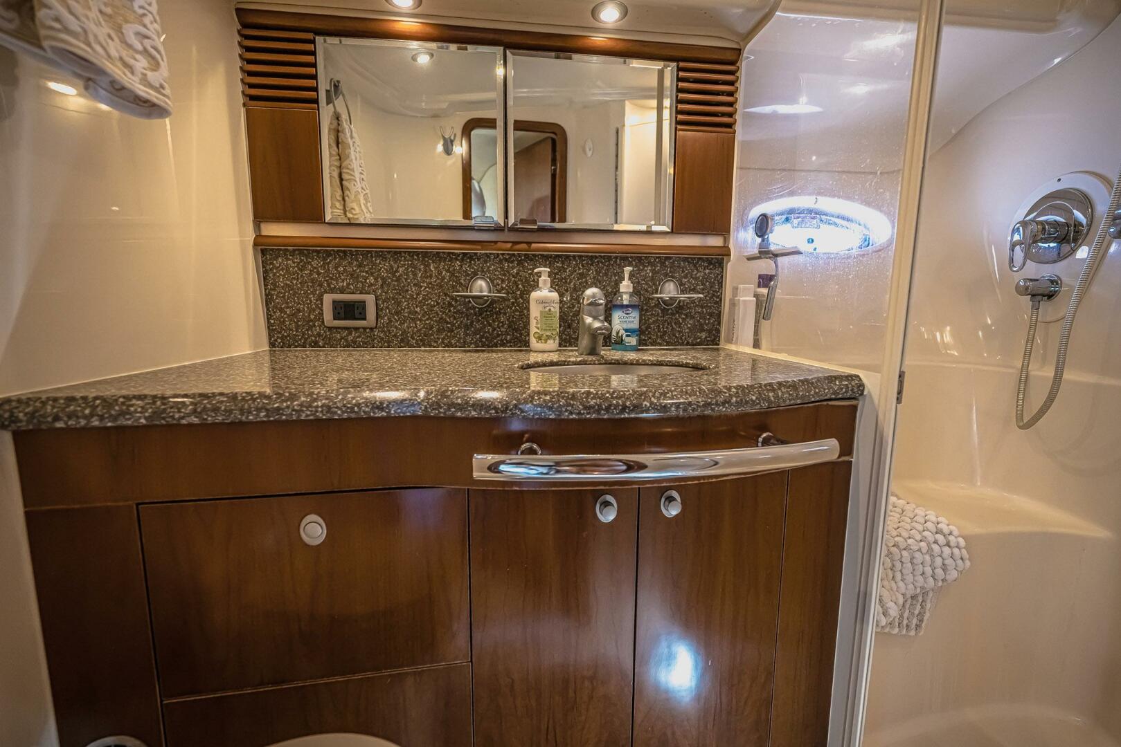 2005 Sea Ray 500 Sundancer - Image 39