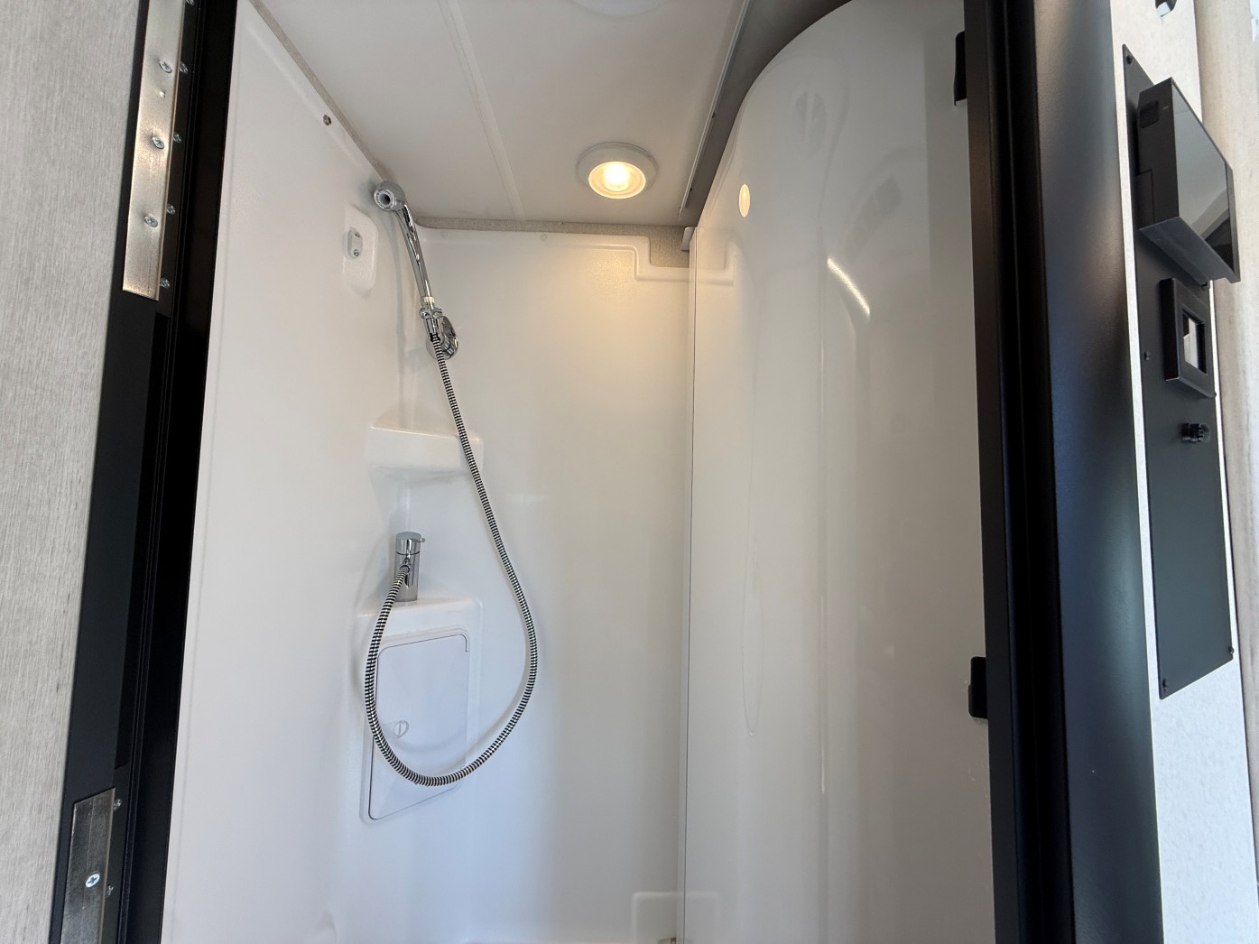 2027 Winnebago Elora 19DC - Image 20