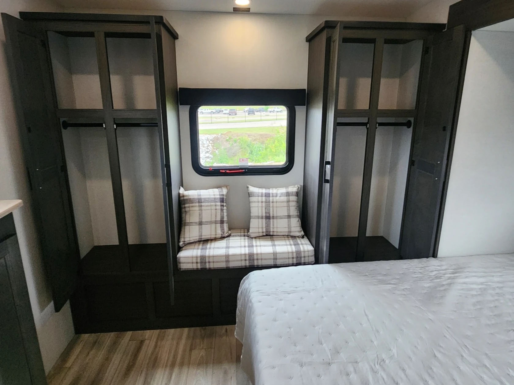 2026 VENTURE RV SPORTTREK 365VFL - Image 25